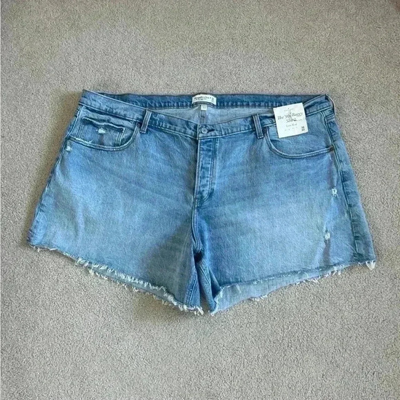 New with tag abercrombie and Fitch the 90s baggy short low rise jean shorts - Picture 1 of 7